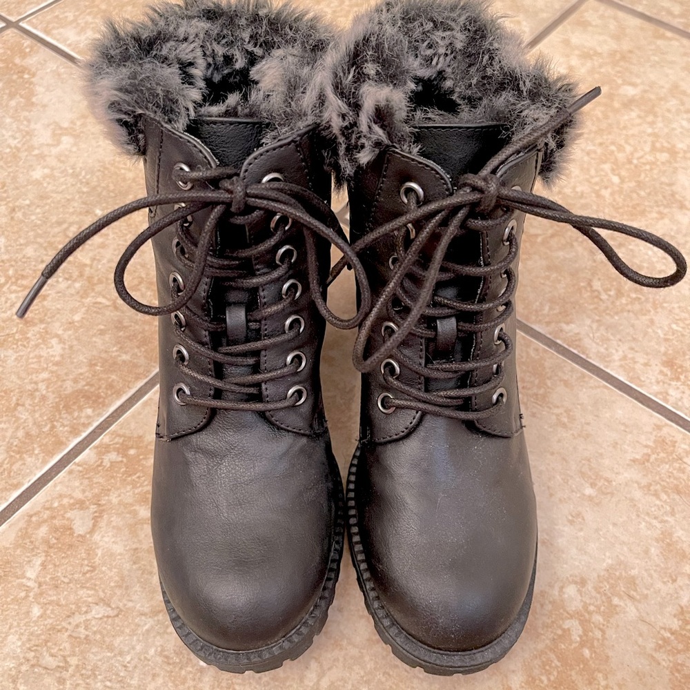 Shoedazzle “Doreeann” boots size 6.5